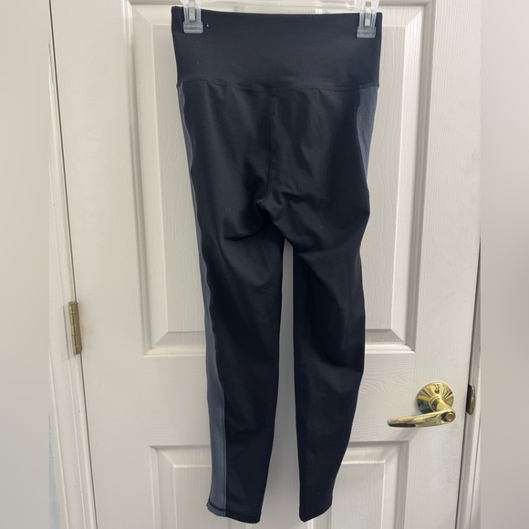 Women's Black and Gray workout leggings - Picture 7 of 7